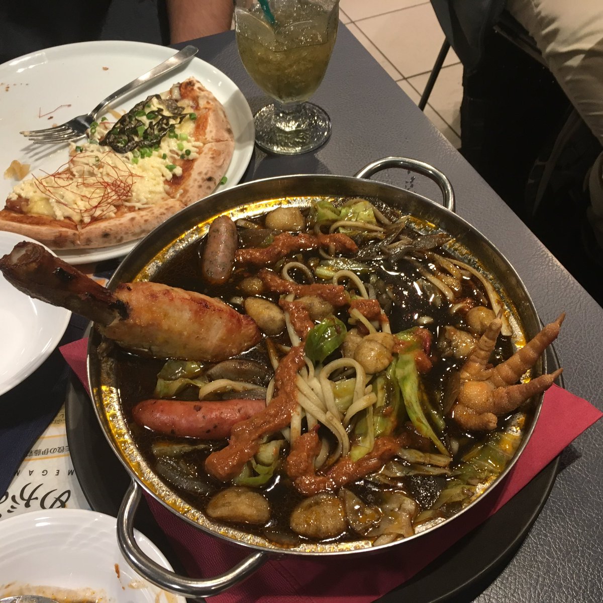 Leon_REBHFun's tweet photo. 4枚目の食卓、昔食べたことあるけど、美味しかった...
#バイオハザード #REBHFun https://t.co/jSwEkfp6mU