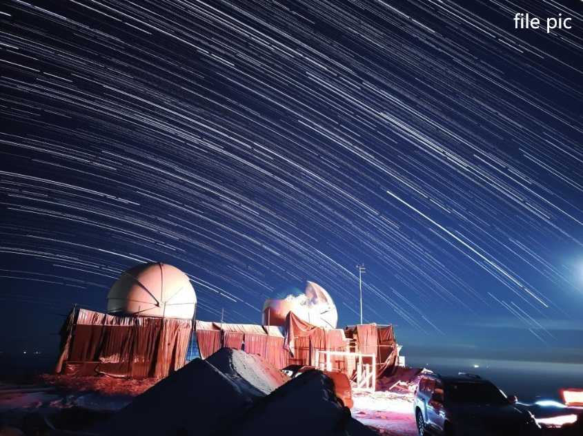 🌌 La #Cina sta costruendo il suo più grande telescopio per rilevamenti di precisione situato a 4.000m di altitudine presso l'osservatorio di Lenghu, #Qinghai.
Il telescopio è progettato per misurazioni astrometriche ad alta precisione di oggetti del sistema solare. 🌠🔭