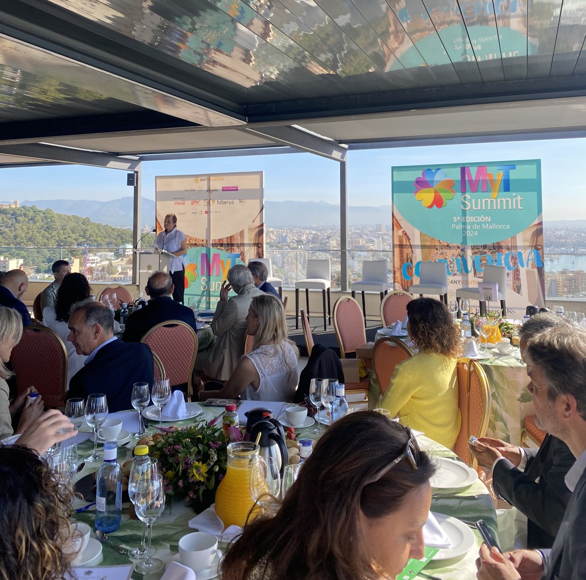 🚀Inauguración y bienvenida de la V edición del #MyTSummit, bajo el título “Convivencia”

🔹Maestra de ceremonias: Cristina M. Torres (Dingus, Turistec)
🔹Inauguración oficial: Jaime Martínez (Alcalde de Palma, Ajuntament De Palma)
🔹Bienvenida: Dolores Ordoñez (AnySolution)