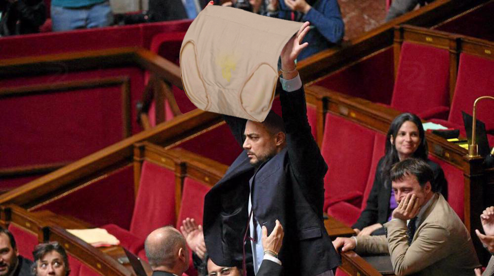 🚨 Scandale à l'Assemblée Nationale: Sébastien Delogu exhibe la culotte de Mathilde Panot! (sale).