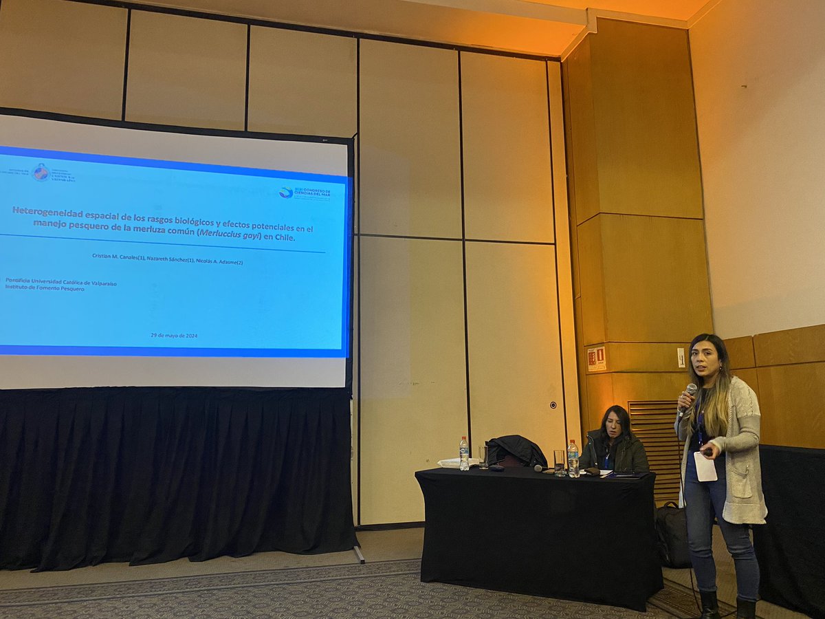 Nazareth Sánchez analiza la heterogeneidad de rasgos demográficos de merluza común a lo largo de Chile, encontrándose diferencias latitudinales que tienen implicancias para el manejo <a href="/CongresoCsMar/">XLIII Congreso de Ciencias del Mar 2024</a> <a href="/Dimarepucv/">DIMARE</a>