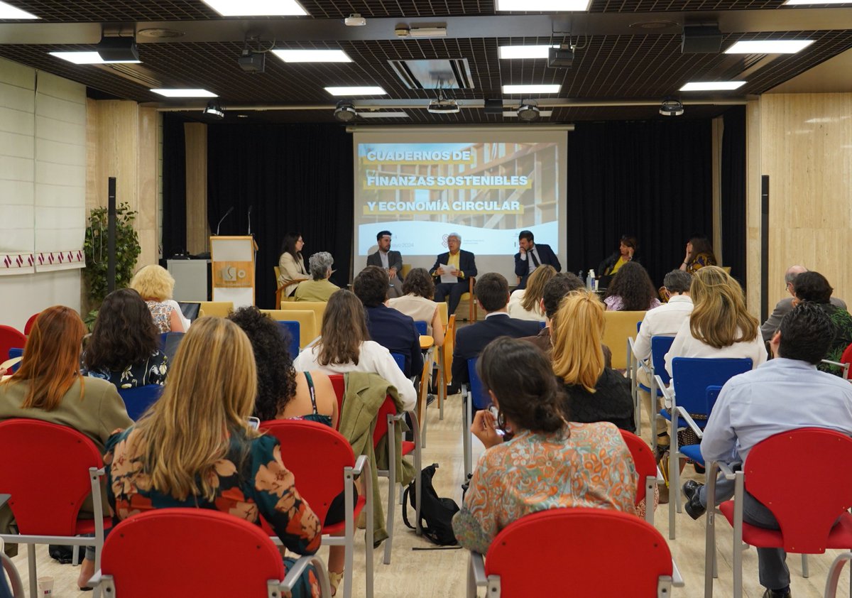 «Debemos pensar los productos no sólo para su consumo sino para prolongar su vida y la de sus materiales cuando se desechan. La Economía Circular es un cambio de paradigma» ► @DoradoAlex en la presentación del 4º número de Cuadernos de Finanzas Sostenibles y Economía Circular