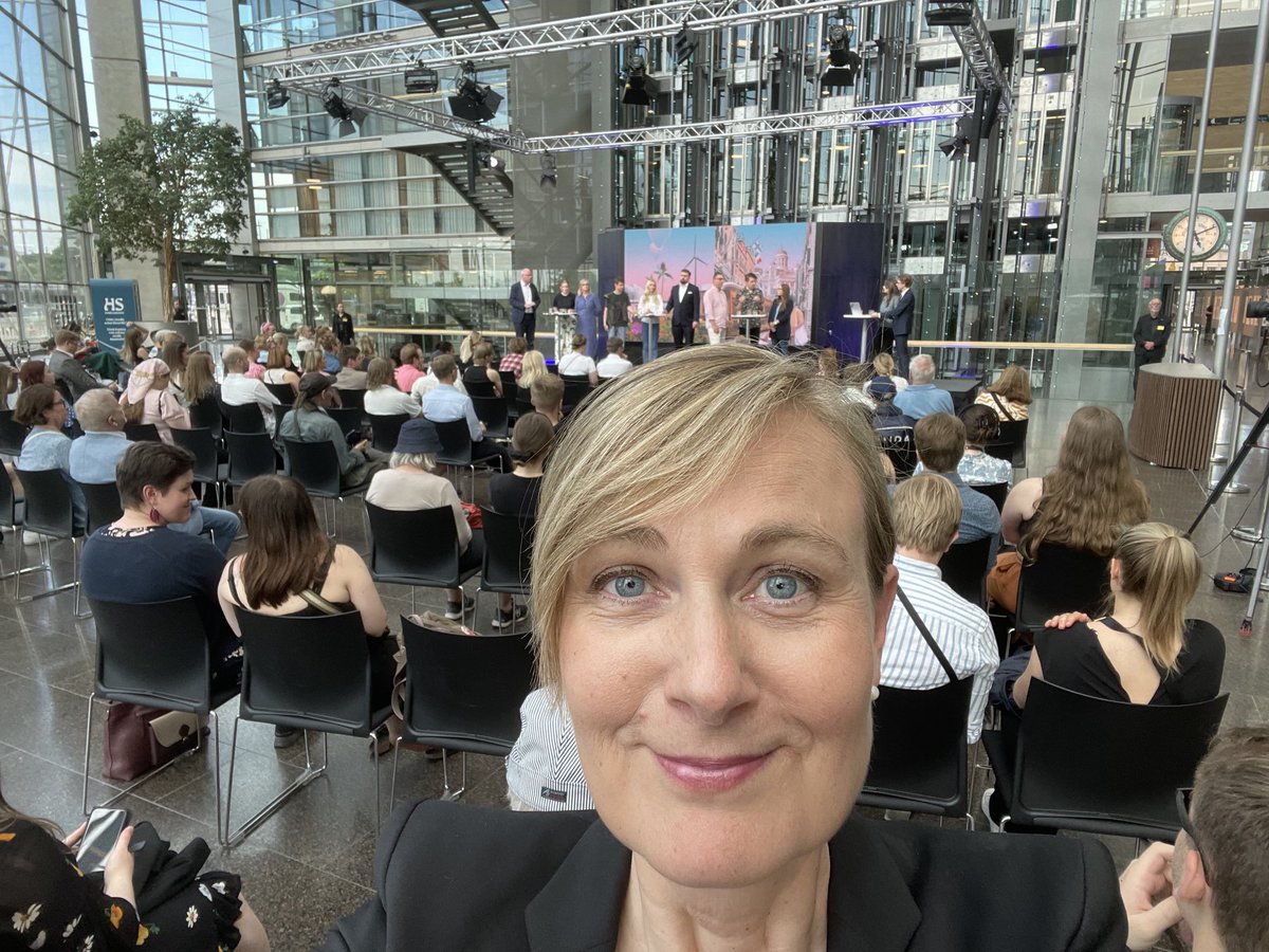 Euroopan tulevaisuuden tekijät -eurovaalitentti nyt. Katso sitra.fi. suorana. ⁦<a href="/SitraFund/">Sitra</a>⁩ ⁦<a href="/SYL_FIN/">SYL</a>⁩ <a href="/samok/">Sam O'Keefe</a> #eurovaalit #tulevaisuus #eu