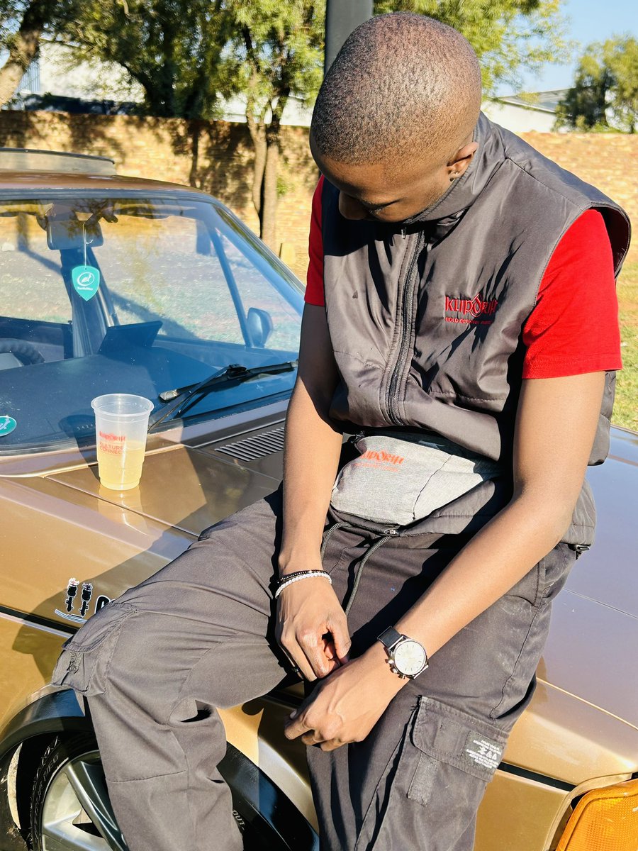 SilumaKhanya's tweet photo. The past weekend was eventful for myself and my @KlipdriftBrandy friends where we were in two provinces (Gauteng and North West) in two days๐คฏ! Joburg and Potch you were funโฆ mhhhh where to next ๐ค๐ญ๐ฅโค๏ธ
#RecapWednesday
#LiveALittleRoyale
#RoyaleShandis
#GoldBetweenFriends https://t.co/PxbthdHfBg