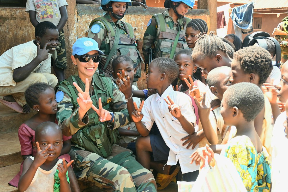 Congratulations to Major Radhika Sen from India on receiving the 2023 @UN Military Gender Advocate of the Year Award for supporting the humanitarian needs of women and girls in the DRC.   On #PKDay, I salute her and the 76,000+ 🇺🇳 Peacekeepers working for peace around the world.