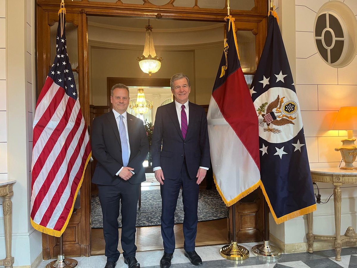 The Embassy hosted @NC_Governor Roy Cooper, First Lady&other state officials to discuss 🇨🇭&🇱🇮 investment in the Tar Heel State. North Carolina is home to most 🇨🇭-based investment in Southeast 🇺🇸. Thank you for contributing to our strong economic ties& #SharedProsperity @SelectUSA