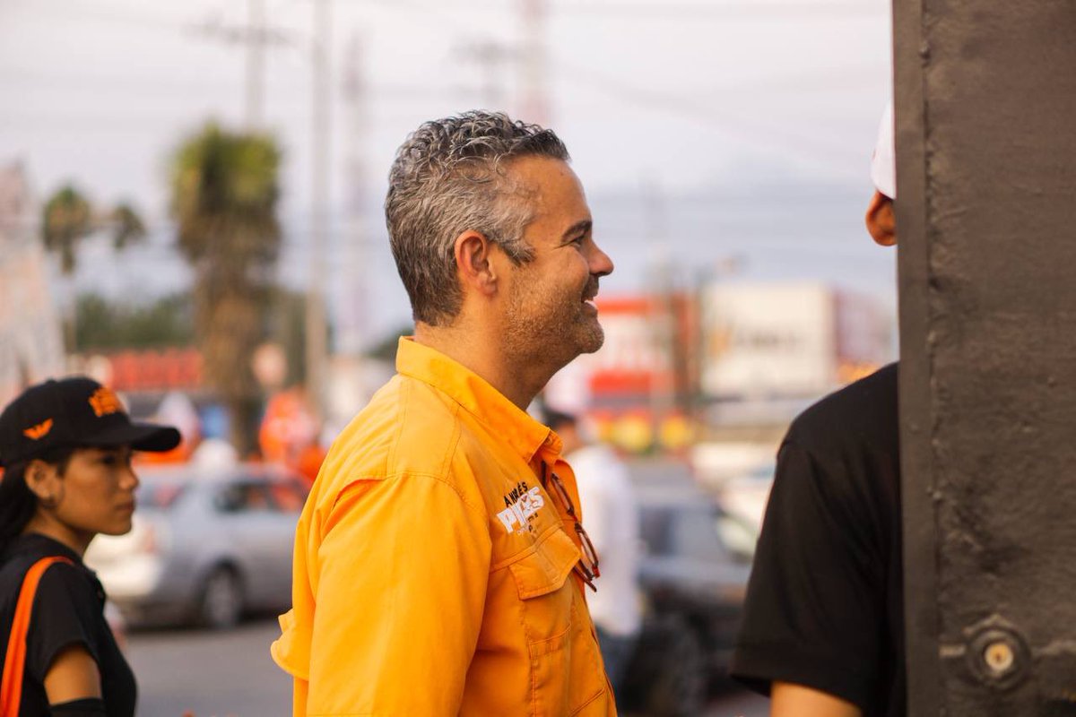 ¡5 días más para el día en donde las cosas cambien para García! 
El Distrito 20 lo tiene claro: el cambio viene de naranja. 

Quiero ser tu Diputado para ser su voz en el Congreso y trabajar por un mejor lugar para ti y tu familia. 

Este domingo digámosle sí a #UnNuevoGarcía 🍊
