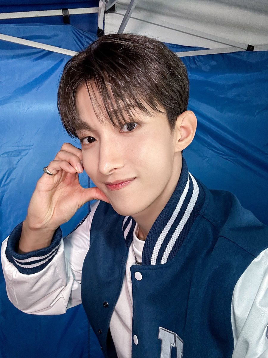 pledis_17's tweet photo. [17'S] #한양대학교에리카

다시 돌아온 부석순과 함께
모두 다 텐션 Up📣

#수요일도_파이팅_해야지
#부석순은_거침없이_달려가지🏃 https://t.co/XkodhiS1dK