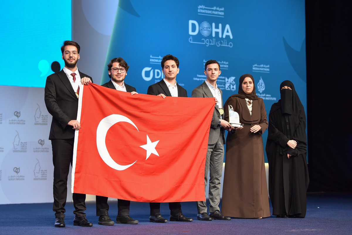مبارك لأبطال فئة اللغة العربية للناطقين بغيرها! جهودهم وتفانيهم أثمرت تفوقاً.
#مناظرات_قطر