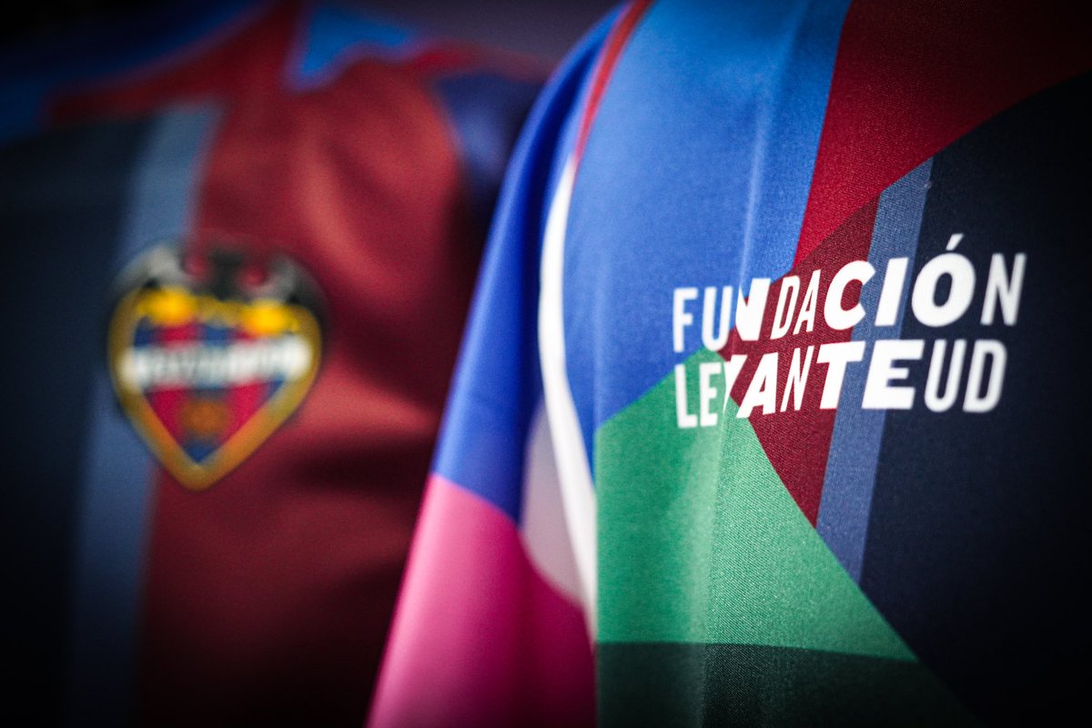 LUDfundacion's tweet photo. ¡Nuestro primer MASHUP! 😁🧵

Y es que en este Todos Jugamos, todo el personal de la @ludfundacion lucirá esta camiseta durante el fin de semana.

¿Serías capaz de adivinar qué camisetas del @levanteud la forman? 🤔

#OrgullGranota #Mashup #TodosJugamos https://t.co/BMFB1615mO