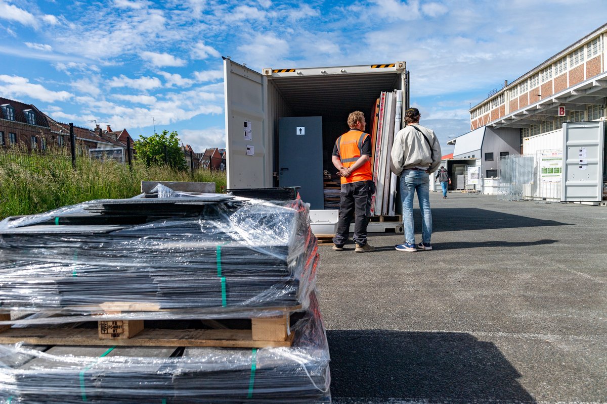 ♻️ Particuliers et professionnels, RDV au Village Lillois du Réemploi pour acheter des matériaux de seconde main. L'occasion de faire des économies et un geste pour la planète 😉 📍 Ça se passe aux Ports de Lille jusqu'à vendredi. ℹ️ lille.fr/Actualites/Vil…