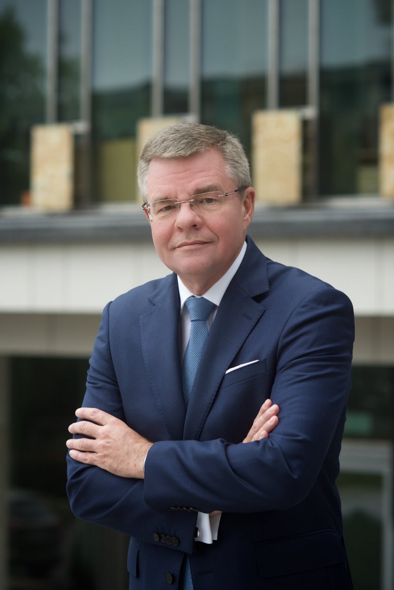 KDPW_'s tweet photo. - Grupa @KDPW_ tworzy infrastrukturę rynku kapitałowego. A infrastruktura powinna być przede wszystkim wydajna, bezpieczna i tania. Żeby taka mogła być – musi być oparta na rozwiązaniach technologicznych - pisze na łamach @GazetaFinansowa M. #Trybuchowski.
I dodaje: Infrastruktura powinna być także dopasowanych do lokalnych potrzeb rynku. I zarówno @KDPW_ , jak i izba rozliczeniowa @kdpw_ccp dostarcza takie właśnie rozwiązania: będące odpowiedzią na międzynarodowe standardy oraz regulacje, a jednocześnie skrojone na miarę uczestników polskiego rynku kapitałowego.
https://t.co/T9LN5aW5FB