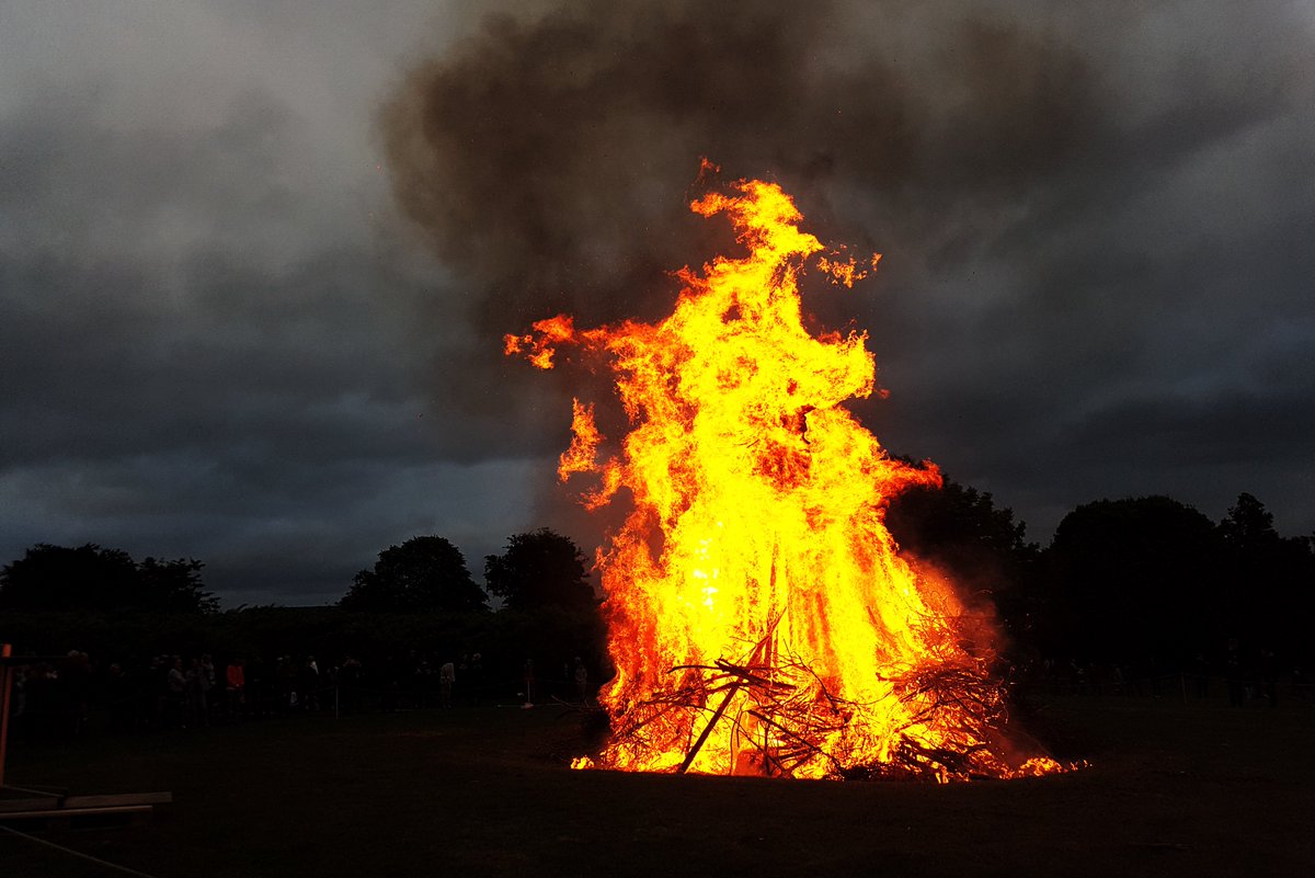 On 23 June - Danes celebrate Sankt Hans Aften or Saint John’s Eve. 🇩🇰

The evening is a combined celebration of Saint John the Baptist, supposedly born on 24 June, and the heathen celebration of chasing away all evilness and malice on the shortest night of the year. 🧙🧹