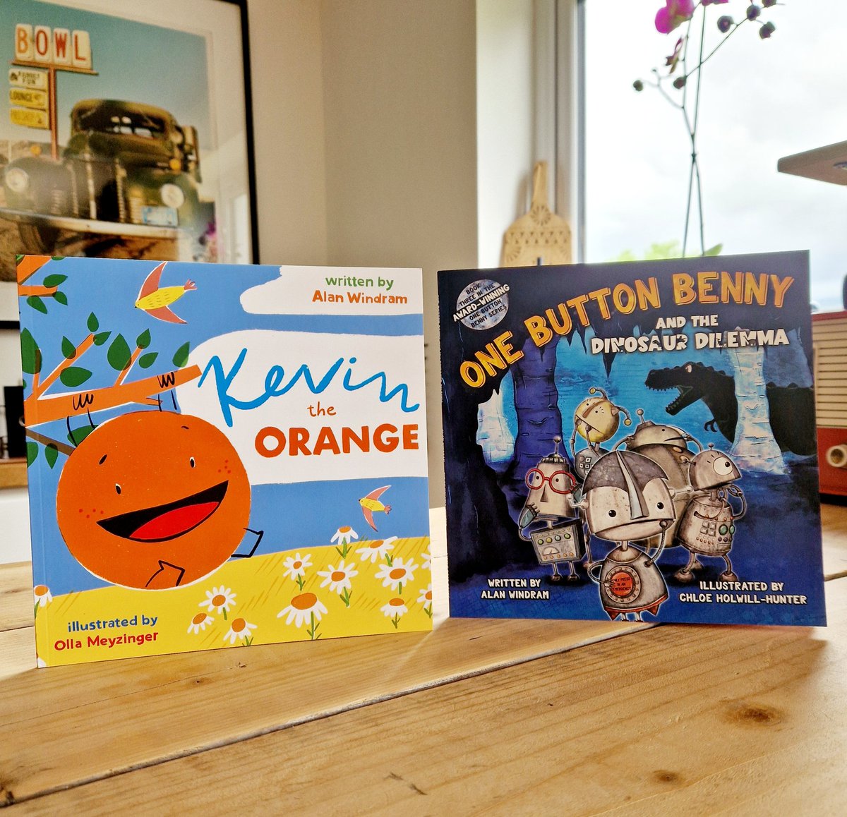 akwindram's tweet image. Not long to go till you can catch me in #Glasgow @UofGARC on Saturday 8th June at 2.30pm as part of @WestFestGlasgow with #KevinTheOrange AND #OneButtonBennyAndTheDinosaurDilemma. Stories, singing and dancing. For more info and tix, click the link 😀🍊🦖🤖 glasgowwestend.co.uk/robots-and-ora…