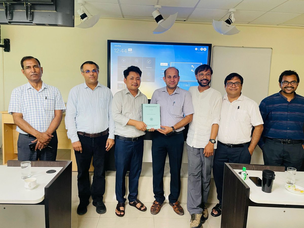 Congratulations to Khrang Khrang aka KK for successfully defending his PhD! We wish you luck for your future endeavours and are grateful for your contributions to the lab! ✨🧫