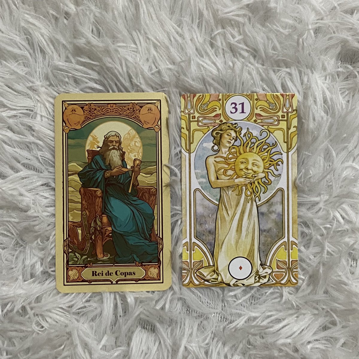 ✦ previsão geral do dia (tarot & baralho cigano) • 29/05 ✦

— rei de copas & sol.

apesar de hoje parecer um dia mais turbulento, com muitas situações inesperadas surgindo, você pode se sentir mais autoconfiante frente à obstáculos. mesmo que algumas coisas pareçam perdidas, +