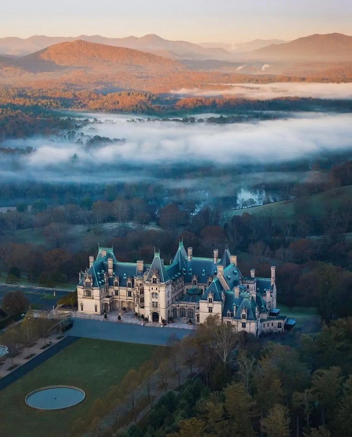 Ten Buildings in the USA That Look Like They Stepped Out of Europe A Thread 🧵