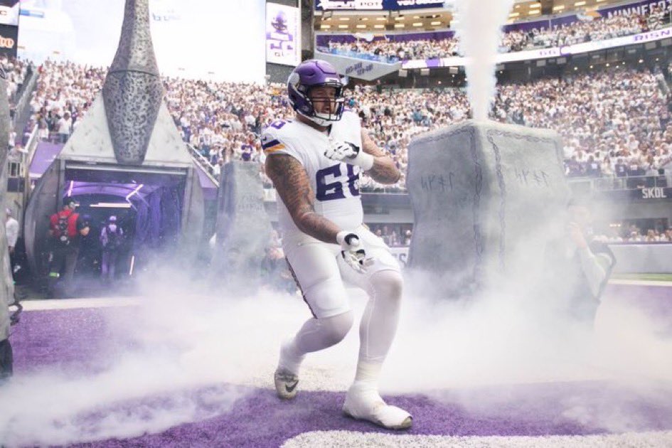 AdamSchefter's tweet image. Veteran guard Dalton Risner is re-signing with the Vikings on a one-year deal, per source.