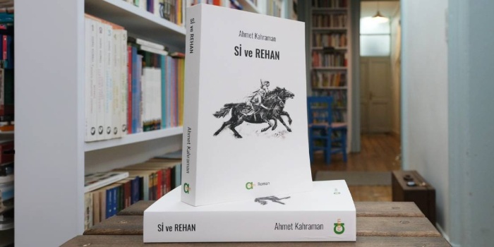 Ahmet Kahraman'ın yeni romanı: Si ile Rehan

🔴Gazeteci-yazar Ahmet Kahraman Kürtlerin ‘kısa ama onurlu’ bir mücadele kesitini “Si ve Rehan” romanıyla okura aktarıyor.

Kahraman’ın yüzünü bile hatırlayamadığı babası ile onu büyüten sevgili annesine ithaf ettiği Si ve Rehan Aram