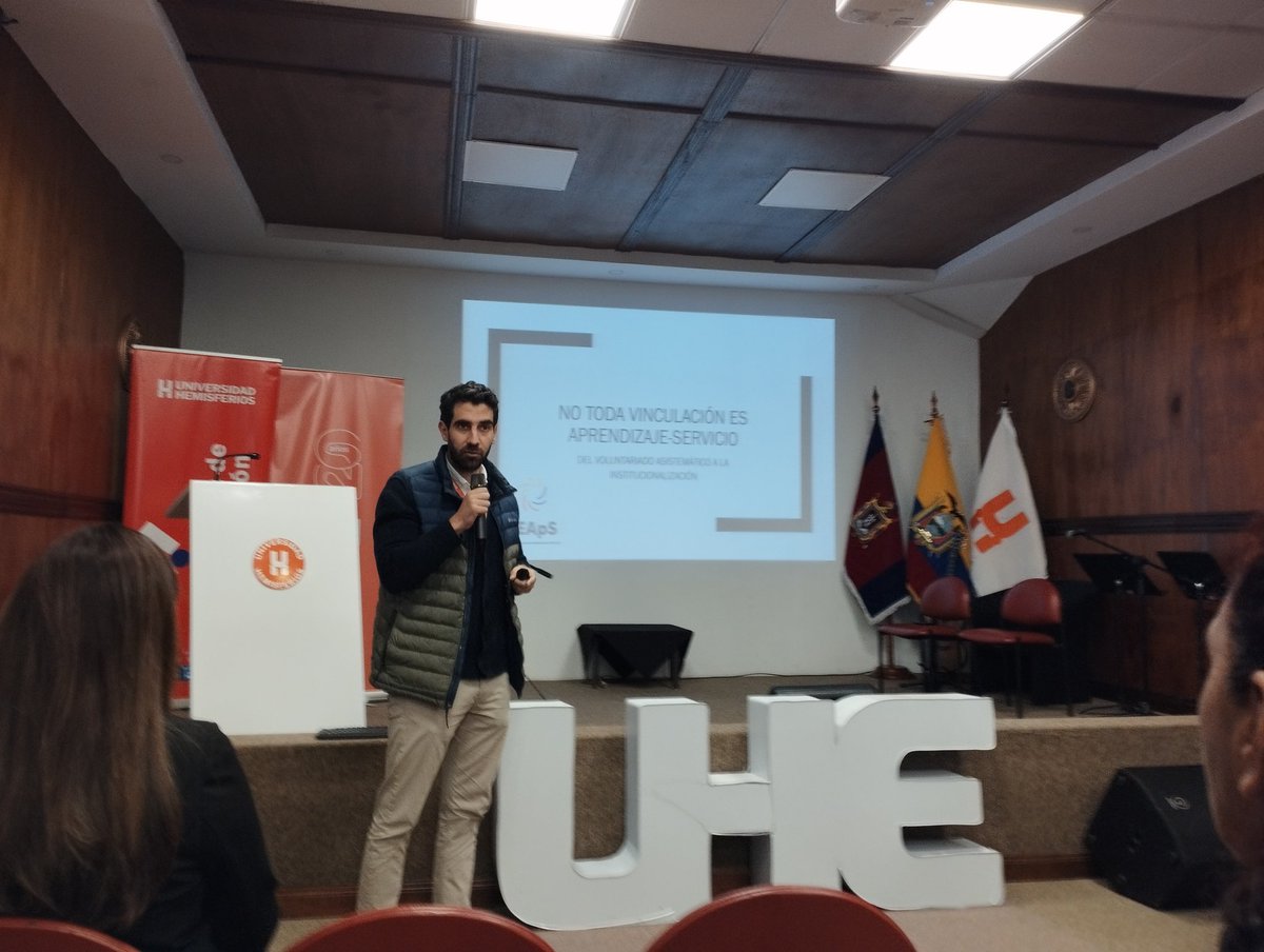 ApS_PUCE's tweet photo. «No toda vinculación es Aprendizaje- Servicio», nos dice Carlos Corrales, Director de @Innova_PUCE en el II Encuentro de la Red Ecuatoriana de Aprendizaje Servicio (#REApS) que se desarrolla en la @uhemisferios https://t.co/i7xlrhSkHe
