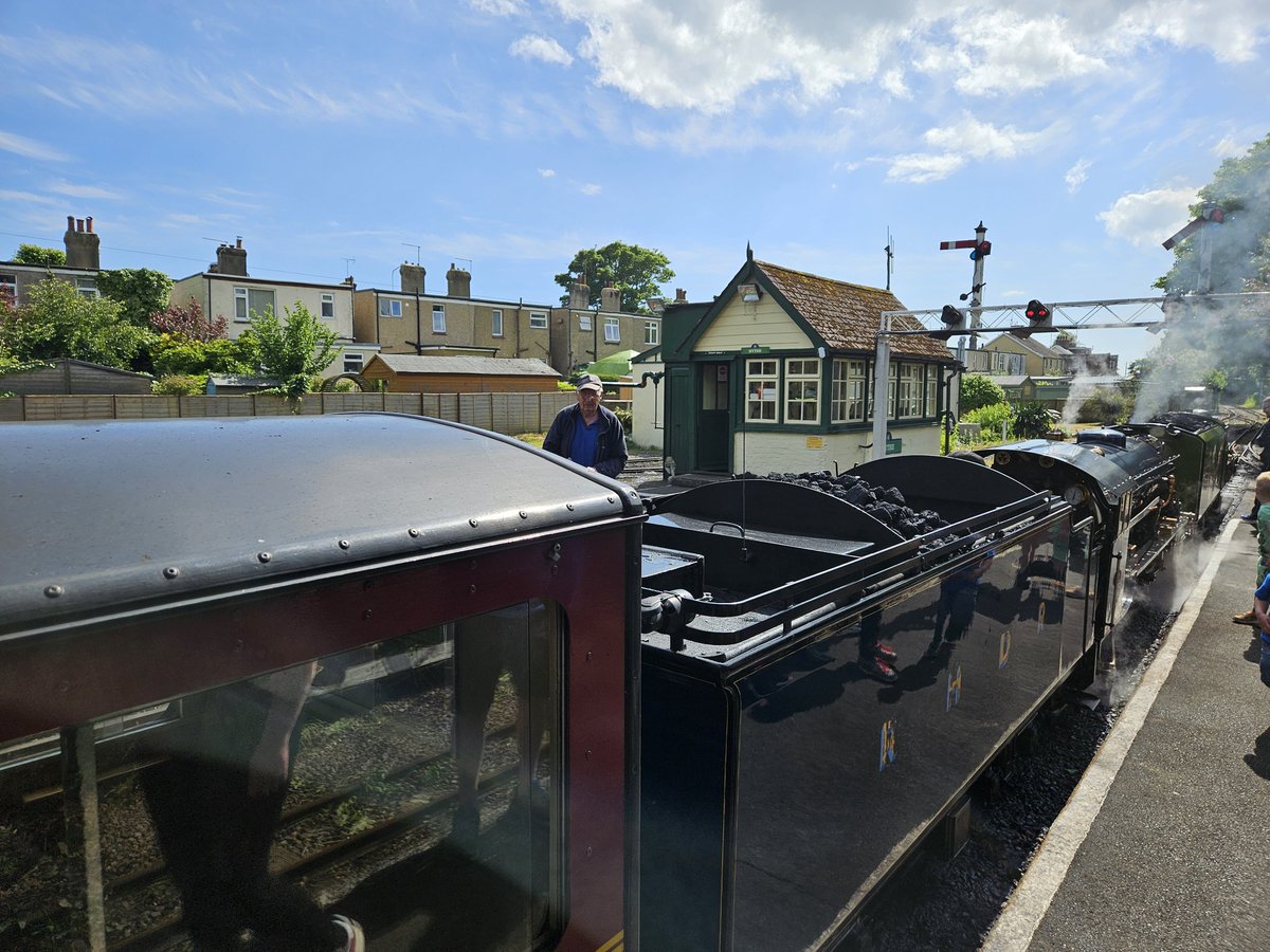 Two locos back to New Romney... I guess they heard I'd had the pasty and chips for lunch 😋 🚂🚂 
<a href="/RHDR/">RHDR</a>