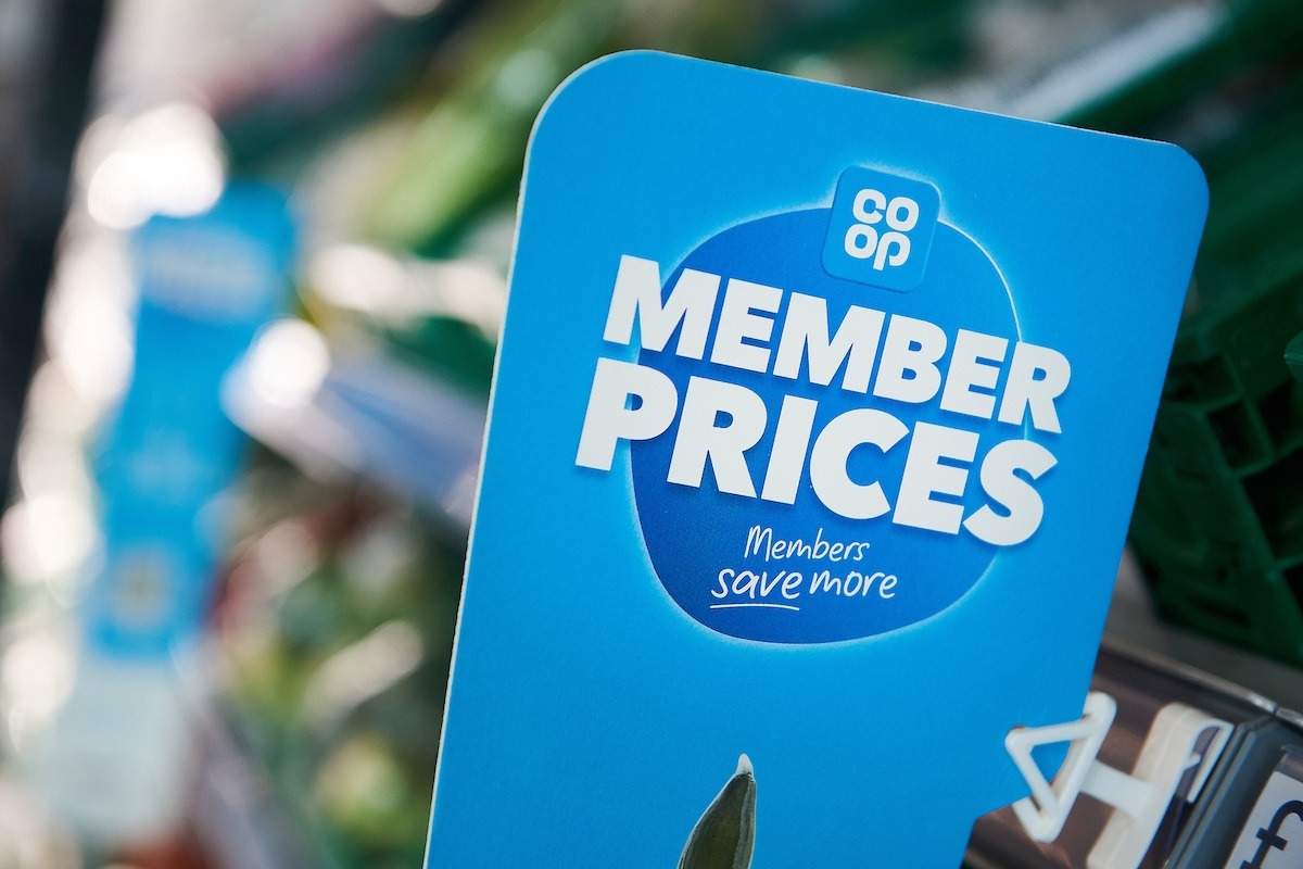 coopukpress's tweet image. Co-op announces further price investments, with price cuts on #fresh fruit &amp;amp; veg for member-owners announced today - creating additional #value and helping @CoopUK members in our #communities make healthy choices, conveniently..
You can read more here: co-operative.coop/media/news-rel…