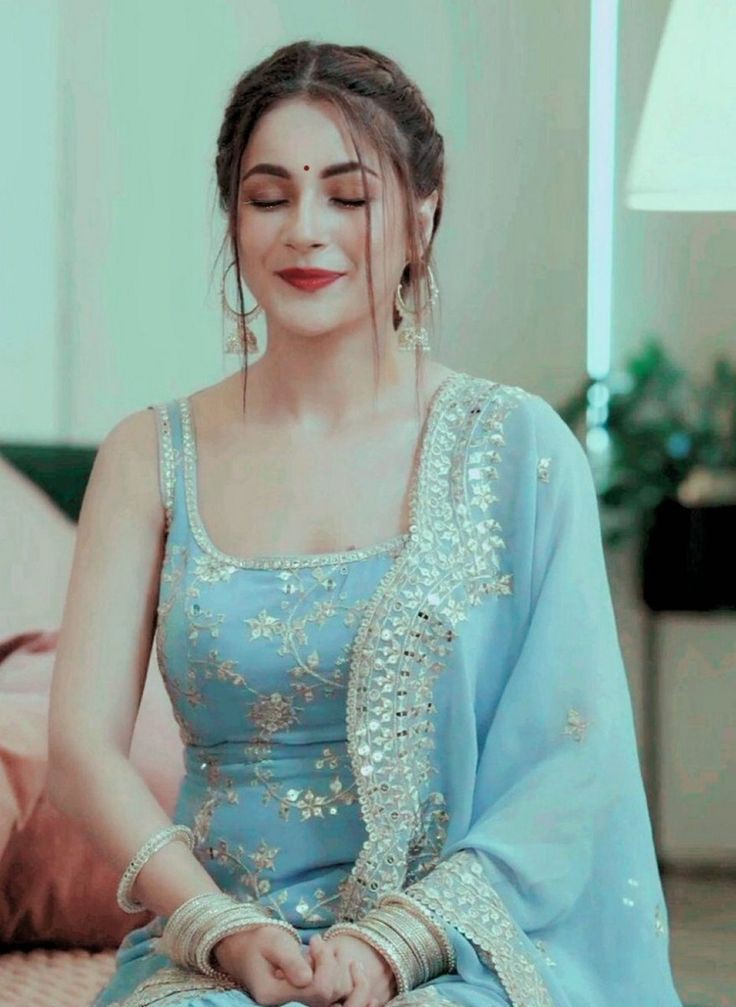 Amrita63720100's tweet image. #Uffffff
Be Hafe off # अमृता रानी

इश्क़ में बढ़ रही है बेचैनियां थोड़ी सी शरारत करने दो...

छुपा के रख लो अपने दिल में या फिर मोहब्बत बेसुमार करने दो....!!!! 💞