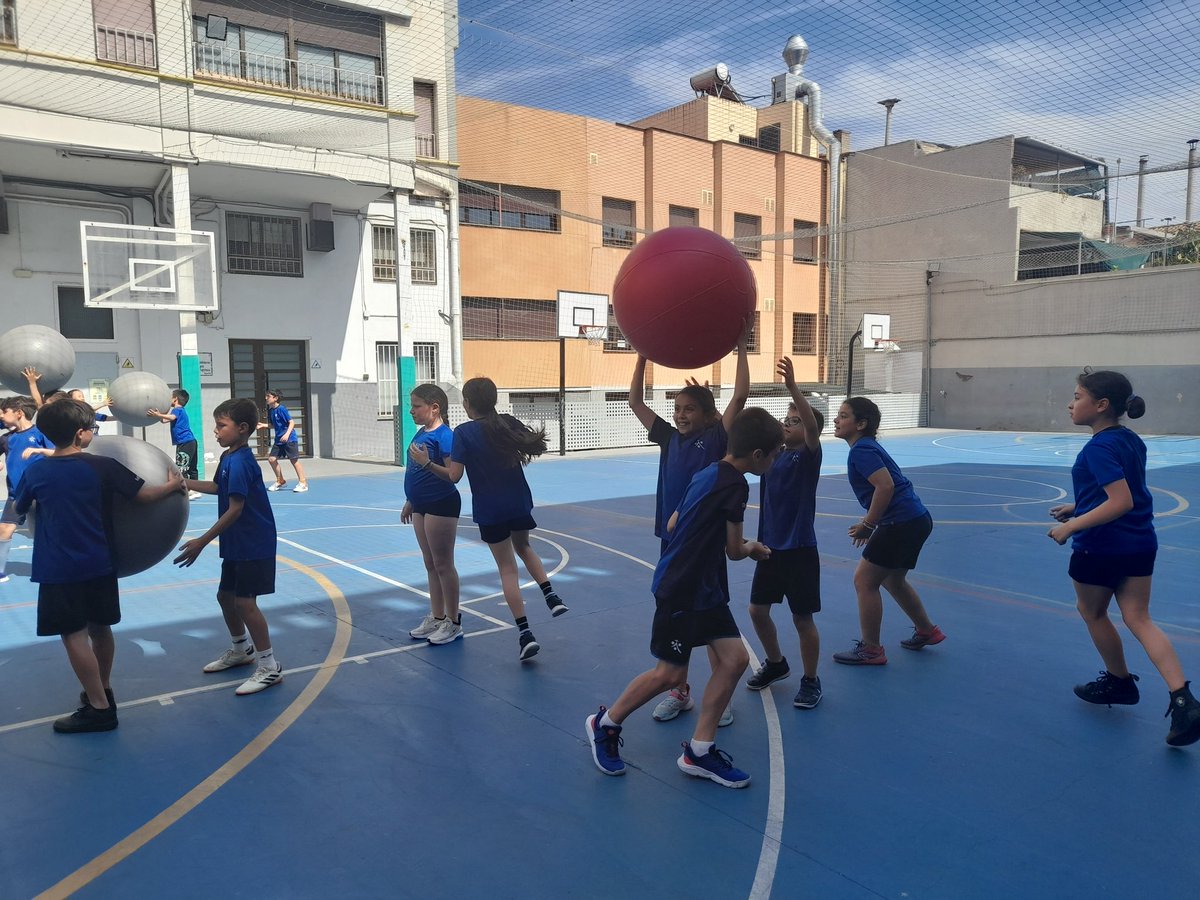 Encarni Morillas (@encarnimdc) on Twitter photo 4t A i B molt bona feina de treball en equip! Entre tots i totes podem! #cooperació #edufisperlavida #decisions Aprenem en moviment <a href="/escolamdcprat/">escolamdcprat</a> 4t A i B molt bona feina de treball en equip! Entre tots i totes podem! #cooperació #edufisperlavida #decisions Aprenem en moviment <a href="/escolamdcprat/">escolamdcprat</a>