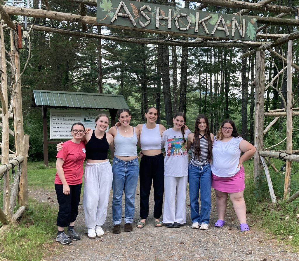 Mrs. Gibson and 6 students attended the 2024 UkeFest at the Ashokan Center in Olivebridge, NY this weekend! It was a day of workshops, performances, and enjoying the music of the ukelele. Delaware Academy alumnus Elise Rapunkus met up with the group as well!