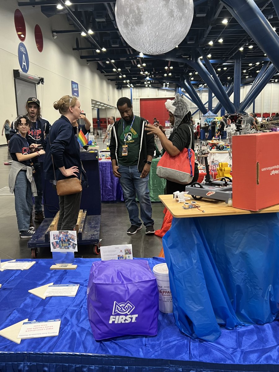 We hosted a great panel on “More Than Robots” during the #ComicPalooza event this past weekend in Houston. Thanks to our staff, mentors, and FRC team 324 for helping out at the event! 🤖❤️💪 #STEM #robotics #outreach