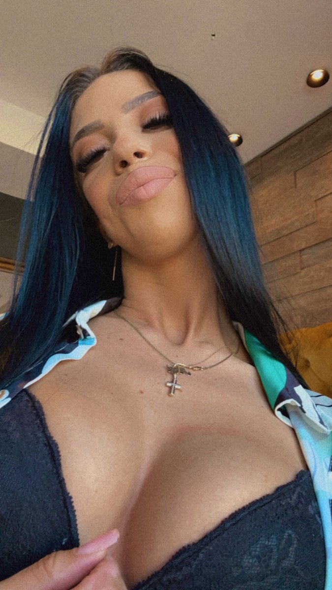 LoretteVega1's tweet photo. With a dose of energy and a touch of intelligence, my femininity becomes sexy.🔥https://t.co/mxi0l4vPAK🔥 #adultingshowmax #FridayFeelings https://t.co/6T1bAufdBN