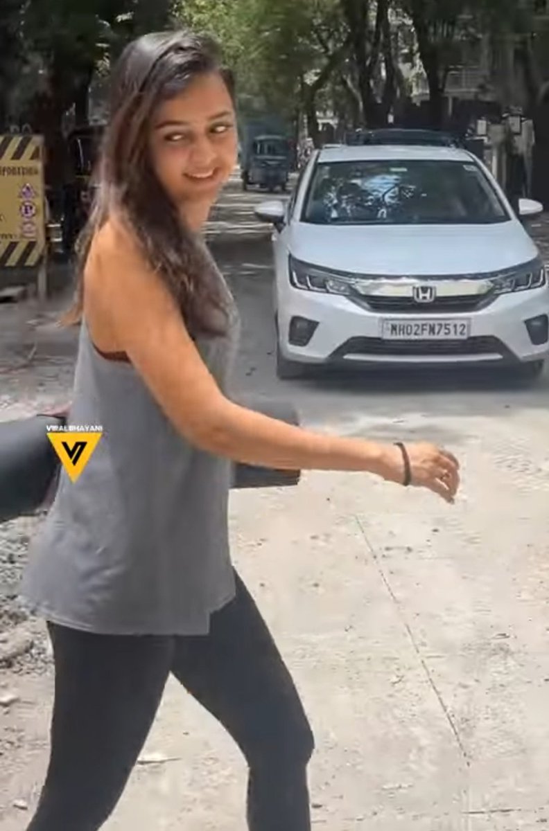 Tejuu spotted yesterday after her Yoga Session ♥️✨🧿 

youtu.be/m9GMJc0nPYs?si…
youtube.com/shorts/WcLBQzR…
youtube.com/shorts/B5-Jo9x…

#TejRan #TejRanFam #TejasswiPrakash