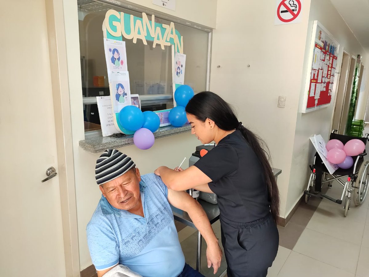 Salud_Loja's tweet photo. #Zaruma | @Salud_Ec retomó la vacunación contra COVID-19 para proteger población con mayor riesgo de contagio

En el Centro de Salud Guanazán se aplicó la vacuna contra la #COVID19 a personal de salud, Policía Nacional, Tenencia Política y grupos vulnerables

@DrFEncaladaC https://t.co/24bKRHPFMl