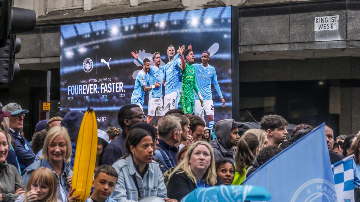 chop135's tweet photo. 4 on the bounce 🏆

@ManCity 
@pumafootball 

#Bosh // #OOH // #DOOH https://t.co/S8tE4KAOw3