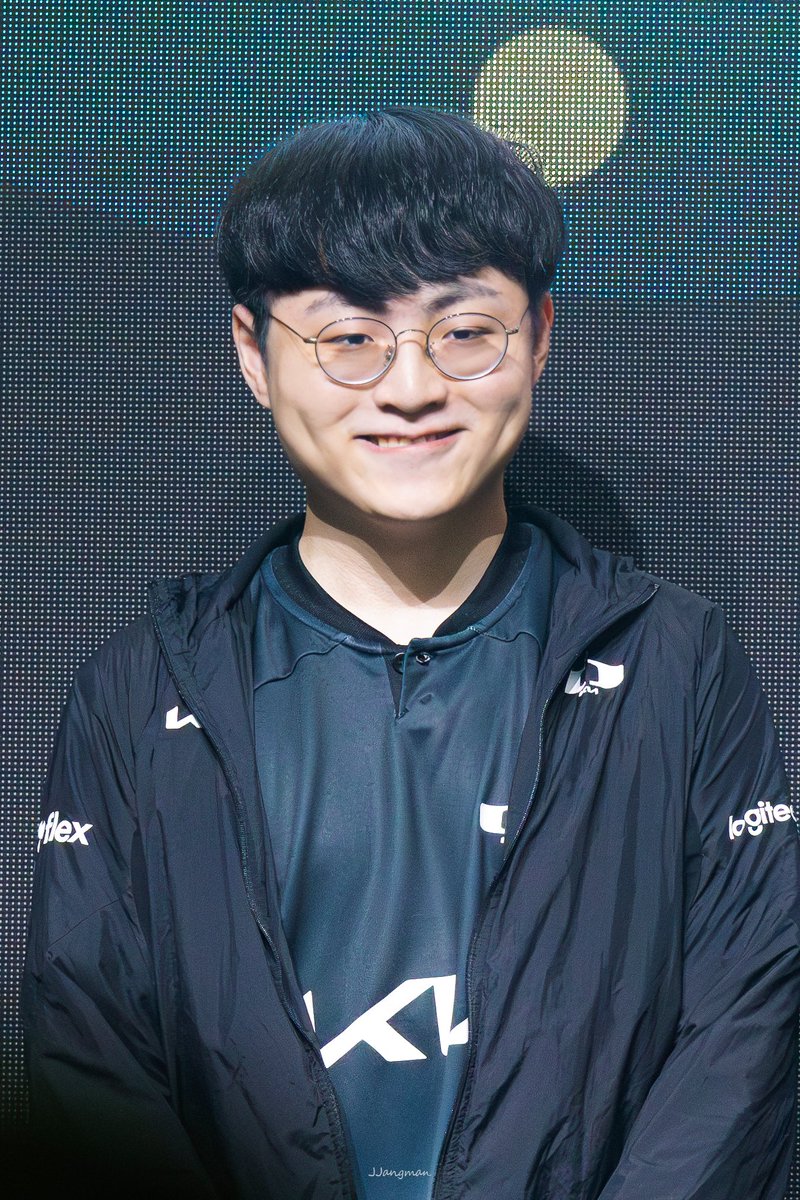 240529 Dplus KIA EV3 팬미팅

`(*>﹏<*)′

#DplusKIA #ShowMaker #쇼메이커