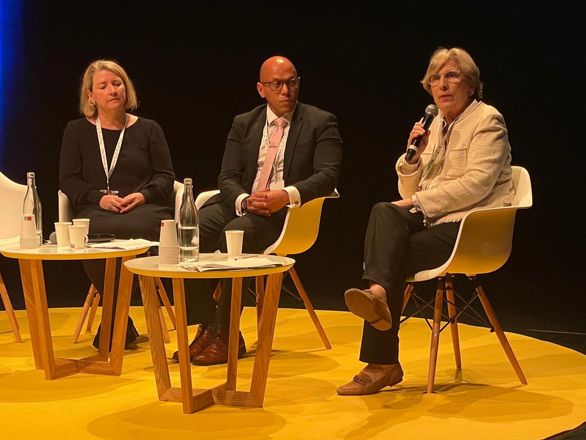 LesCoopHlm's tweet photo. 🌿 3ème table ronde ▶️ Les Coop’HLM et la transition écologique ⁉️ 

Avec @mnlienemann, ancien ministre, présidente de la Fédération des Coop’HLM ; Céline Dourdan directrice générale d’ Essonne Habitat Groupe ESSIA; Kamel Biguane, MANERGY https://t.co/58pAKpwxgB