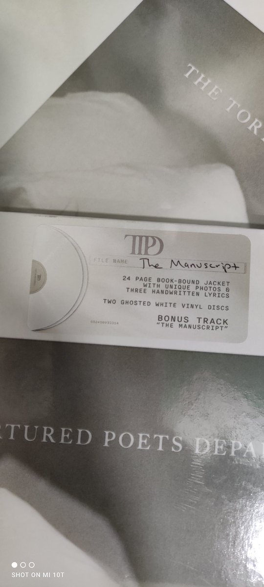 Ya tenemos disponible la edición en vinilo doble transparente de "The Tortured Poets Department"
El último trabajo de Taylor Swift 
Es "The Manuscript" edition
#taylorswift