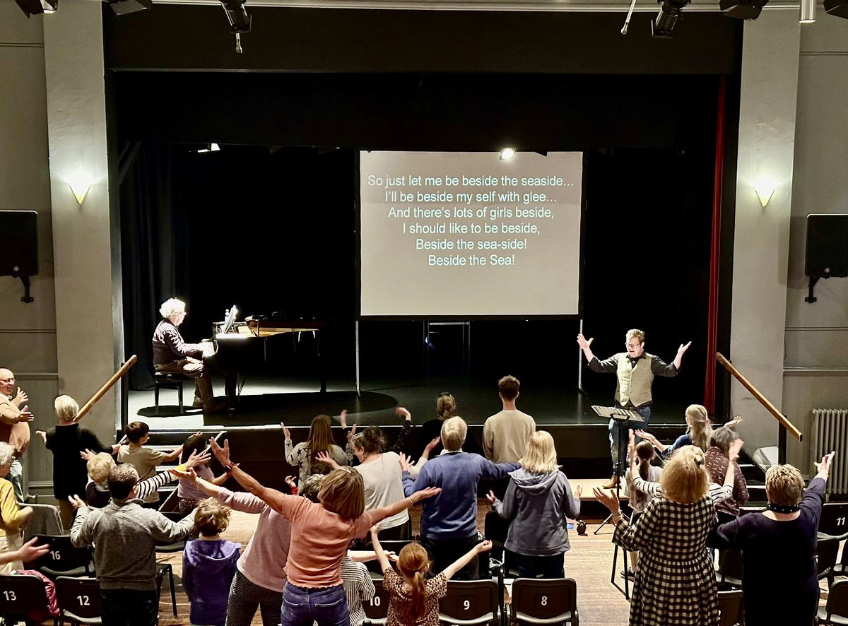 Singing “Oh I do like to be beside the seaside”, voices from Suffolk, London, Kent and beyond are the best! So good to gather in the Hall today as we raised the roof with our singing. Huge thanks to @tomappletonarts and @EastSuffolk for supporting our community outreach work. 🎶