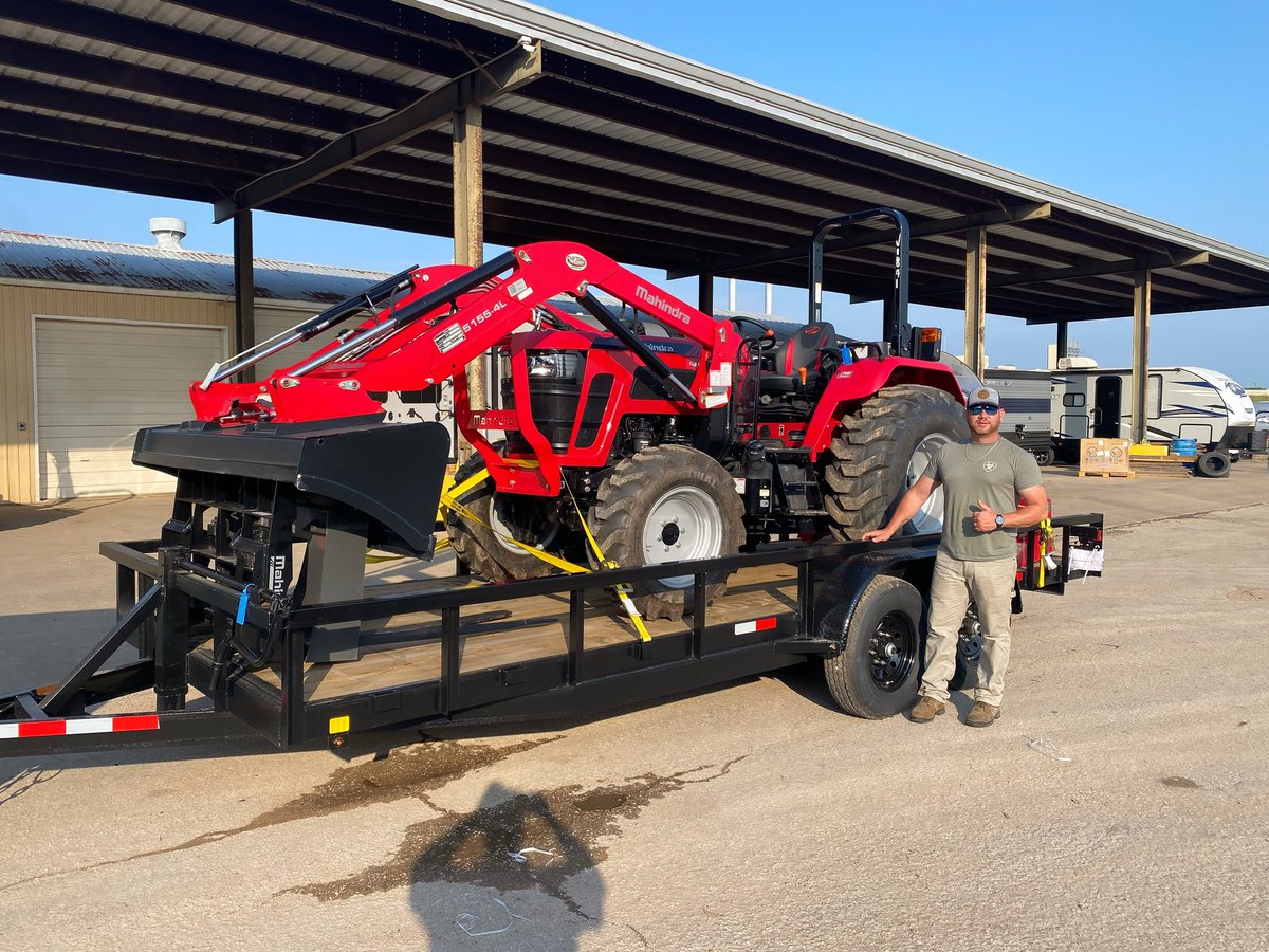 Congratulations to Mr. Price on his purchase of the @Mahindra_USA 5155, 6’ #boxblade, #palletforks, Double spear, and #utilitytrailer, served by #Henry!
.
.
.
.
We sincerely appreciate your #business! #Thankyou and welcome to the #CliffJones family! Rise with #Mahindra!