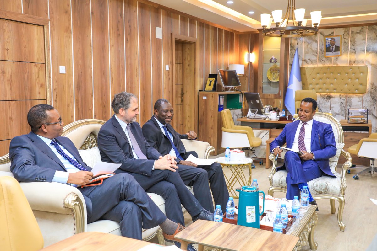 UNHabitat_Som's tweet photo. The meeting also emphasized the need for an #urban sector #working group that will bring together all #actors working in #urbanization  with the goal of streamlining development priorities. https://t.co/kmLKADCpAB