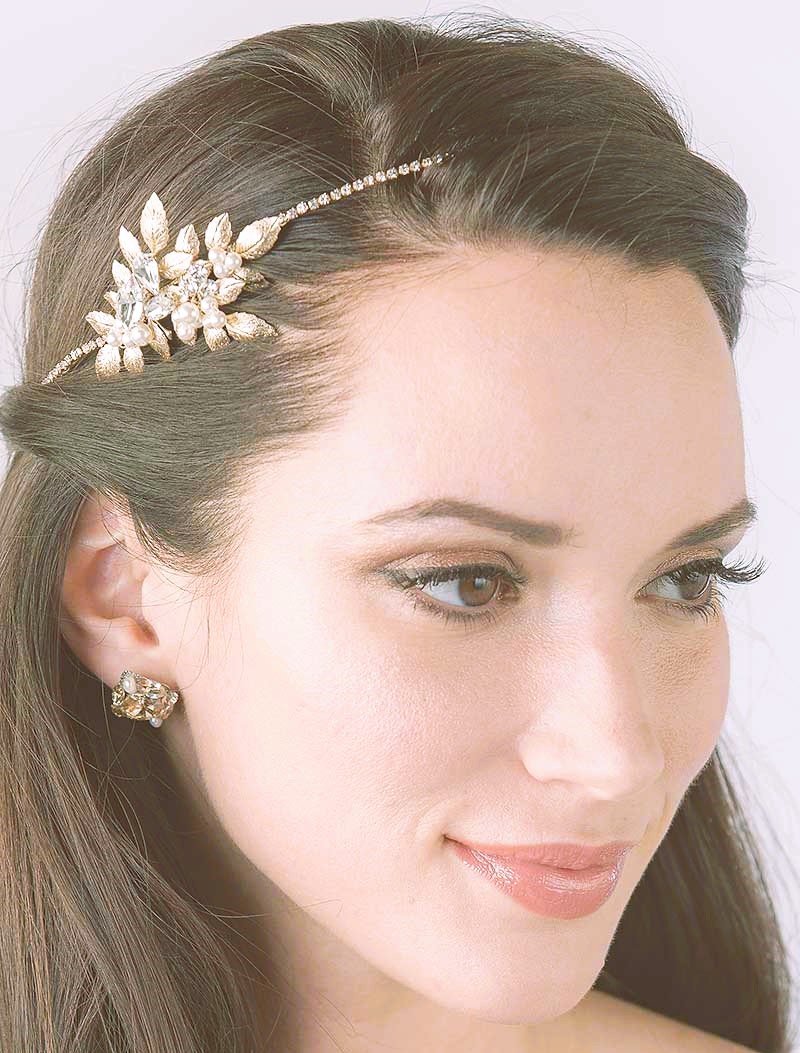 Crowning Glory: A Guide to Perfectly Pairing Head Jewelry with Other Accessories! 
#HeadJewelryCombos #AccessoryHarmony #RegalEnsemble #FashionElegance #CrowningMoments #StyleGuide #indianwedding #trending #bhfyp #HeadJewelry #CrownJewels #HeadpieceGlam #TiaraTime