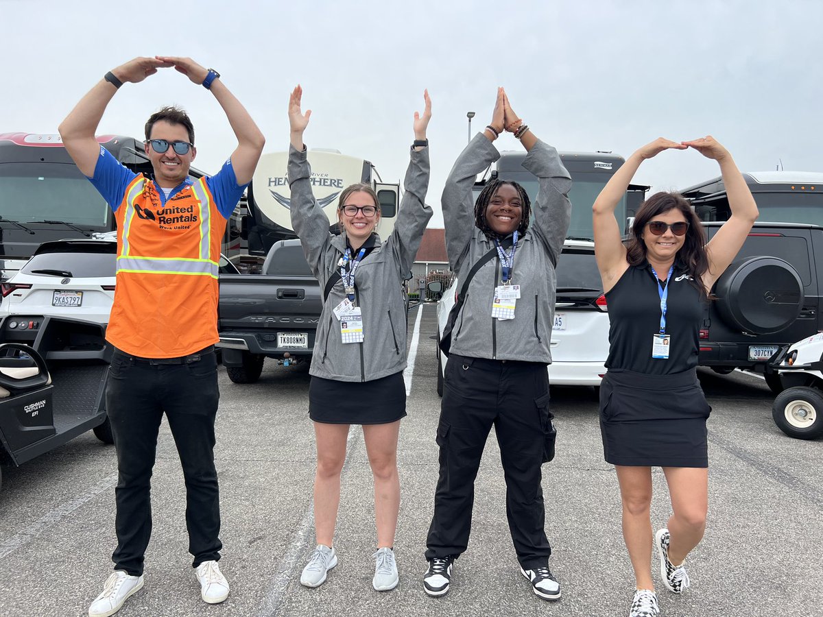 J_karpinsky's tweet photo. I cannot thank @RLLracing @SportsSociety and @Nicole_Kraft enough for a great weekend at the #indy500 !

I had the opportunity to work with @RLLracing, learning the operations, marketing and communications side of an @IndyCar team on race weekend. Such an incredible experience! https://t.co/beXfksSDP9