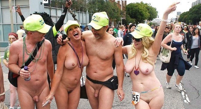 Titon Rahmawan: Most people lie. Including when they think that nudity is something that is inappropriate and disgusting. Nudity in any condition always attracts attention, challenges and provokes curiosity. The problem is whether people want to admit that or not.