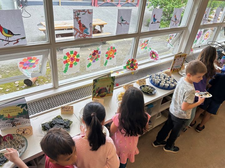 🍜 🫒 Using food and culture as a tool to connect! Students from @NVSD44 bring food from home to share with their class as a celebration of diversity. 🥐 🥘 #bced buff.ly/3QXgyZK