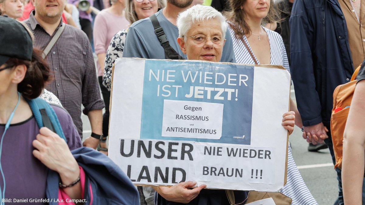 🛑 “Ausländer raus” & “Deutschland den Deutschen”-Gesänge auf #Sylt 🛑 AfD-Funktionäre nutzen SA-Parolen & verharmlosen SS-Verbrechen 🛑 In Europa schmieden Rechtsextreme ein neues Bündnis Jetzt ist es an der Zeit, erneut auf die Straße zu gehen. #RechtsextremismusStoppen 🧵