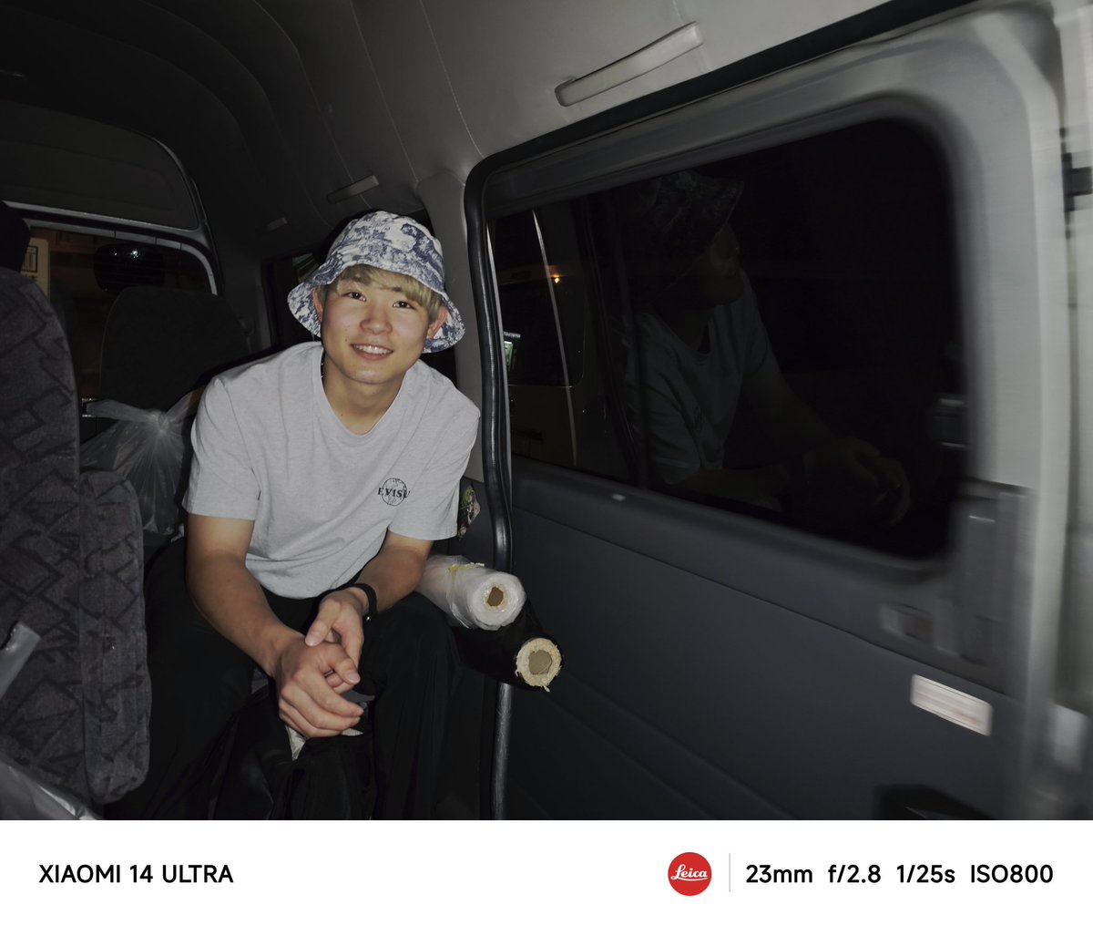 いつも笑顔のほっこりカメラマン
ともちゃん🌞
自分のスキルに納得いかない時
実はめっちゃ悔しがっている。
そんなところを見て
信頼できるなーと☺️

これからもこの人いい絵撮りますよー🔥