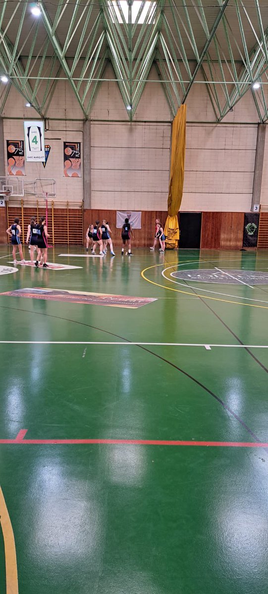 Our U15s playing some fabulous netball with Haberdashers U15s. The team talk at half time was a great motivator with JH taking the lead. Great defence work from EC! Although it was a loss this time, the gameplay from the girls was outstanding!  Well done girls- keep it up! 🏅⛹️‍♀️