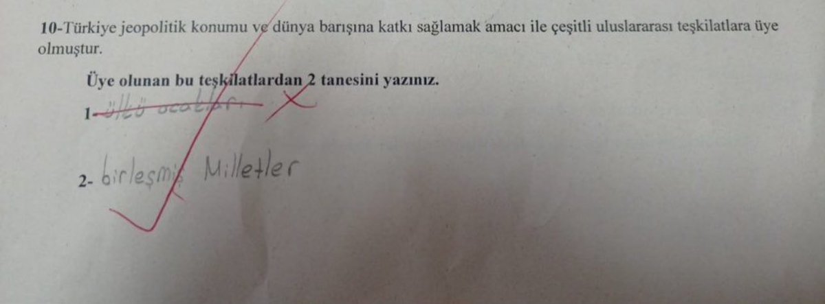 Kayseri'de bir sınav sorusuna cevap veren 7. sınıf öğrencisi kardeşimiz.🐺

Buradan öğretmenine sesleniyorum;  nasıl kıydınız da çizdiniz o cevabın üstünü.! 
ÜLKÜ OCAKLARI 🇹🇷