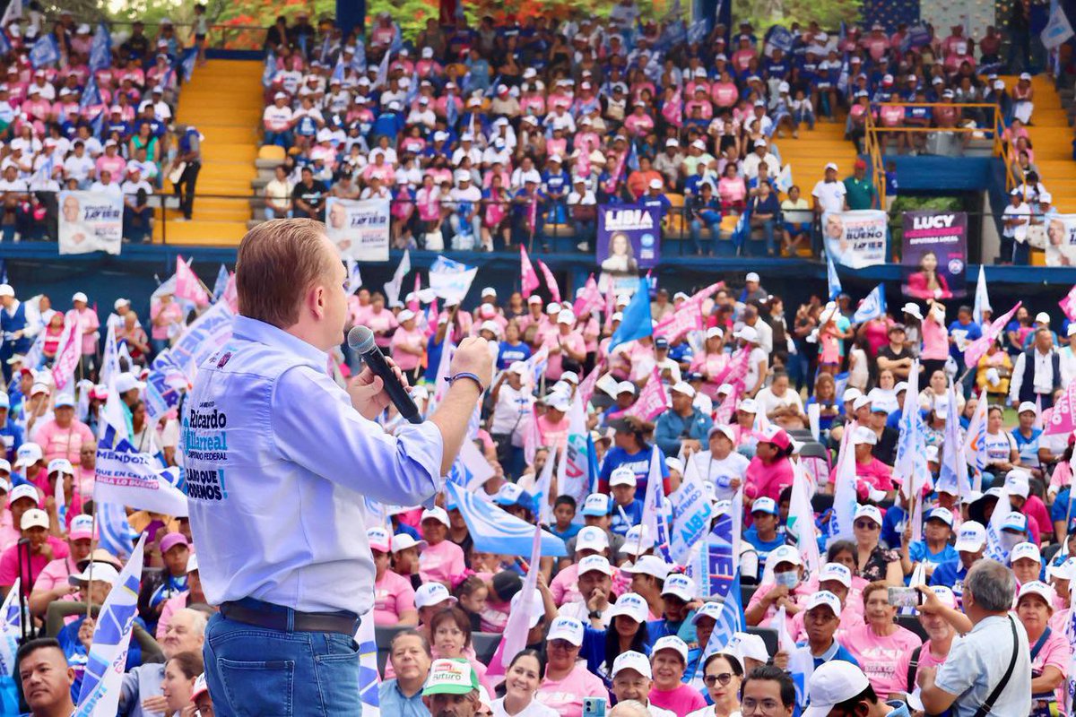 Acompañé a mi querido amigo <a href="/jmendozamarquez/">Javier Mendoza Márquez</a> en su cierre de campaña, un hombre que con trabajo y resultados logrará continuar con el orden y el progreso para Celaya.

Gracias a las y los celayenses por el apoyo y por unirse a este nuevo comienzo ¡Claro que podemos! ✌🏻