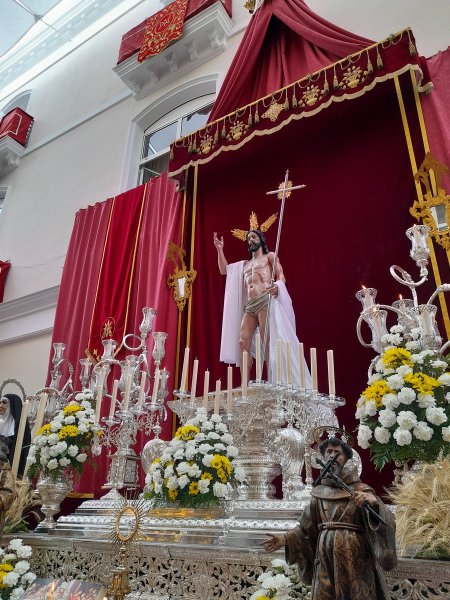 📆 El año pasado, el Santísimo Cristo Resucitado presidió el altar montado por nuestra hermandad en el <a href="/cmisevilla/">Círculo Mercantil</a> con motivo del Corpus Christi de Sevilla.

📸 Un recuerdo imborrable del año de la coronación de Nuestra Señora de la Soledad.

#SoledadCoronadaHuévar
